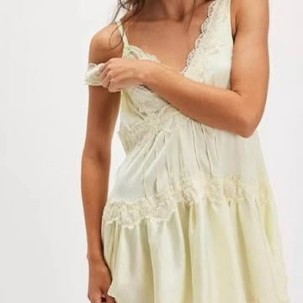 NWOT FREE PEOPLE - In This Groove Mini Slip - Medium.